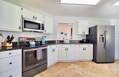 Keaau House | Ocean front~Pool,AC,Views,Spacious! Fall into whale season special 395 per night