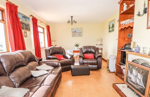 Ardnatrush Cottage | OCEAN HEIGHTS, family friendly in Glengarriff, County Cork