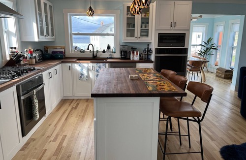 Crow Head House | Ocean, Iceberg, Whale views!