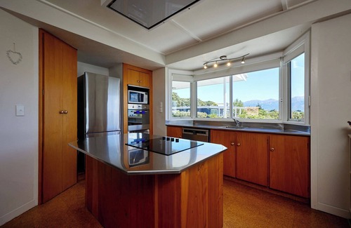 Kaikoura House | Ocean & Mountain Views | Spacious Home