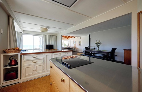 Kaikoura House | Ocean & Mountain Views | Spacious Home