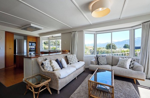 Kaikoura House | Ocean & Mountain Views | Spacious Home