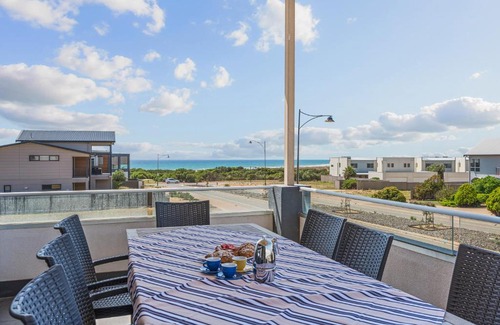 Sellicks Beach House | Ocean Outlook - Sellicks Beach - C21 SouthCoast Holidays