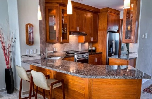 Manzanillo Apartment | Ocean Pearl Beachfront Infinity Pool Gym BBQ
