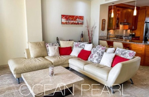 Manzanillo Apartment | Ocean Pearl Beachfront Infinity Pool Gym BBQ