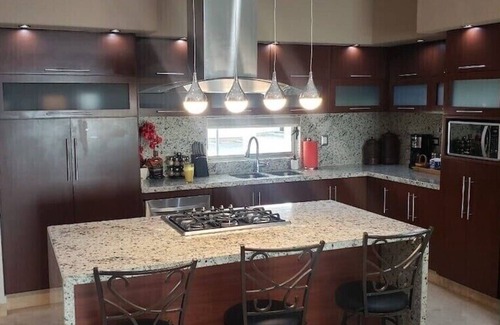 Cerritos House | Ocean Residence -Entire House