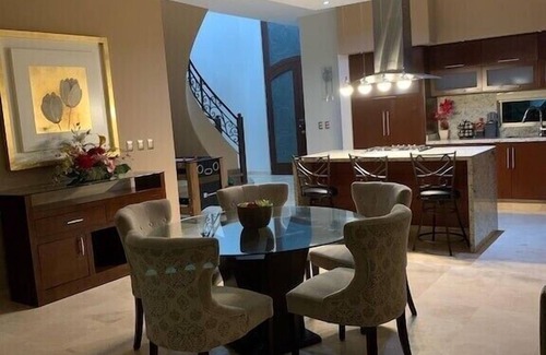 Cerritos House | Ocean Residence -Entire House