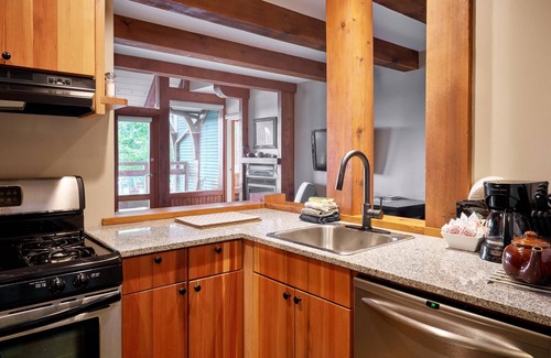 Ucluelet Apartment | Ocean's Edge