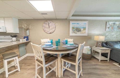 Panama City Beach Condo | Ocean Seven Sugar Beach E7-Free Beach Chairs-Ground Floor-1Bd/1Ba/Sleeps 4-Walk to Beach