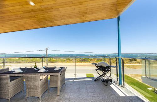 Lancelin House | Ocean Sunset - Luxury Apartment with Ocean Views