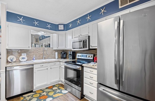 Ash Condo | Ocean View 2br/2ba-Sleep 6-Full Kitchen-Pool-Beach-WIFI