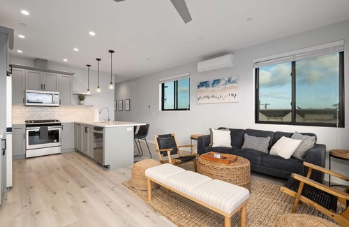 South Mission Beach House | OCEAN VIEW - 6 br/Sleeps 18