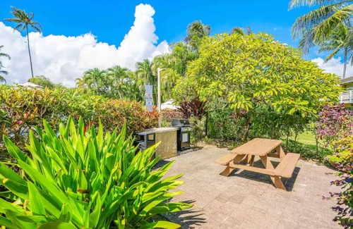 Wailua Condo | Ocean view A/C, pool/hot tub coconut marketplace
