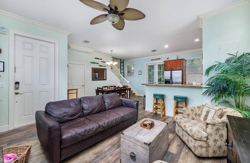 Islamorada House | OCEAN VIEW ANGLERS REEF - POOL, DOCK, BEACH. Walk or Bike to local food + bars