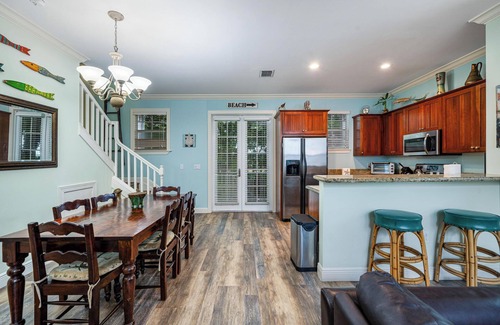 Islamorada House | OCEAN VIEW ANGLERS REEF - POOL, DOCK, BEACH. Walk or Bike to local food + bars