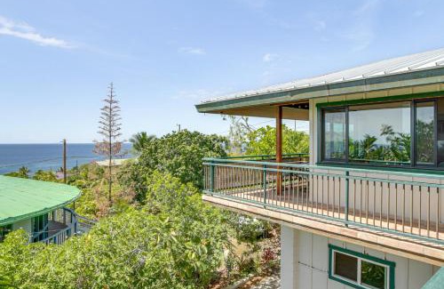 Kona Paradise House | Ocean-View Bungalow Walk to Pebbles Beach!
