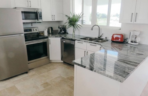 Port Howe House | Ocean View Coral - Private Beach Resort
