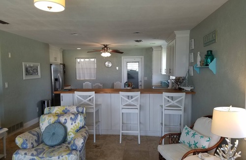 O'byrne House | Ocean view cottage Ormond by the Sea