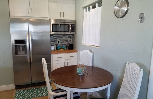 O'byrne House | Ocean view cottage Ormond by the Sea