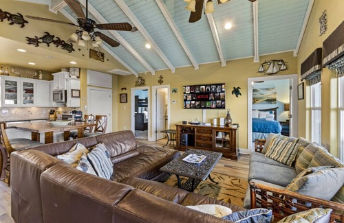 Crystal Beach House | Ocean View~Elevator~PetFriendly~Games~Beach Access