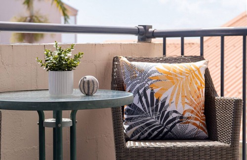 Airlie Beach Apartment | Ocean view family friendly walking distance to town WI-FI