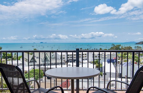 Airlie Beach Apartment | Ocean view family friendly walking distance to town WI-FI