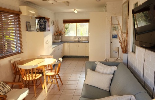 Woodgate Apartment | Ocean View Ground floor Apartment across from pristine beach