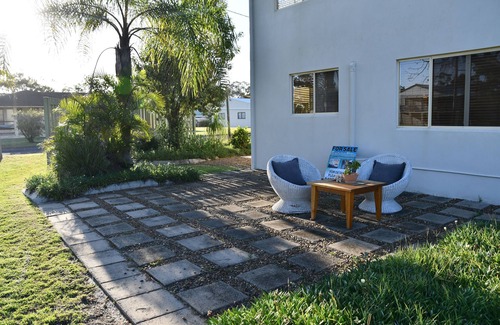 Woodgate Apartment | Ocean View Ground floor Apartment across from pristine beach