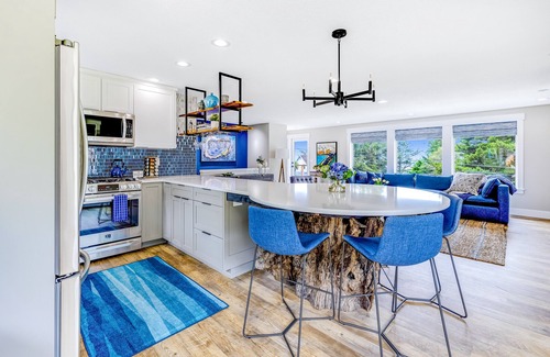 Oceanside House | Ocean View Home w/Private Hot Tub, Great Deck, Fireplace - Walk to the Beach
