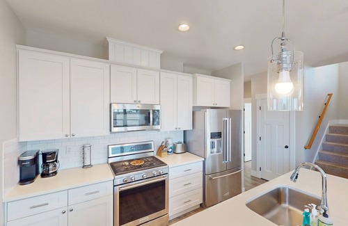 Gleneden Beach House | Ocean-view home with private hot tub, fireplaces, balcony - beach & pool access