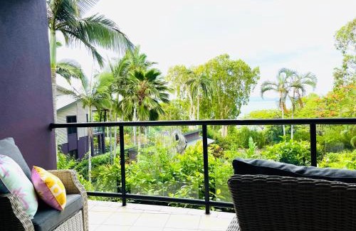 Hamilton Island House | Ocean View Island 2-bedroom Townhouse Buggy Valet service extra Queen air bed