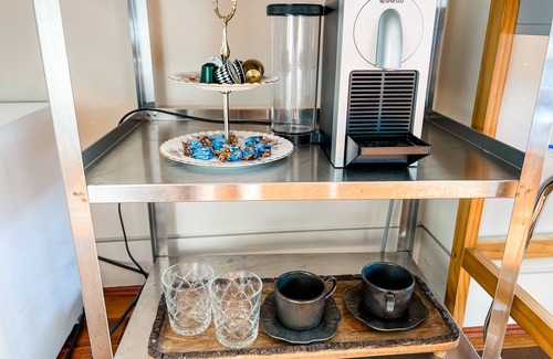 Dundarave Apartment | Ocean View Luxury Suit Room With Patio