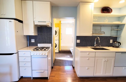 Kodiak House | Ocean view modern guest suite with private beach access
