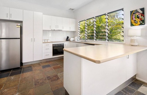 King Scrub House | Ocean View Mountain Treehouse