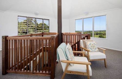 King Scrub House | Ocean View Mountain Treehouse