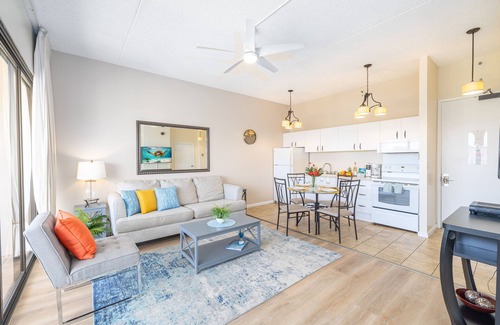 Western Honolulu Condo | Ocean View Oasis with Free Parking: A Waikiki Gem!