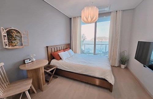 Yeongjong-dong Apartment | Ocean view private terrace, Yeongjongdo, Incheon Airport, 20 minutes to Inspire Arena, full option