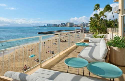 Diamond Head - Kapahulu - St. Louis Hotel | Ocean View Queen Room at Kaimana Beach Hotel | Right on the Beach