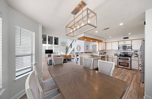Spanish Grant House | Ocean View | Right on the beach!