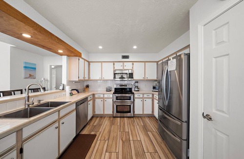 Spanish Grant House | Ocean View | Right on the beach!