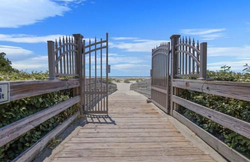 Saint Simons Island House | OCEAN VIEW-St Simons says Relax at The Beach Club