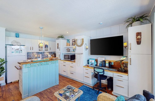 Waikoloa Apartment | Ocean-view studio on golf course with heated pool, pickleball, & washer/dryer