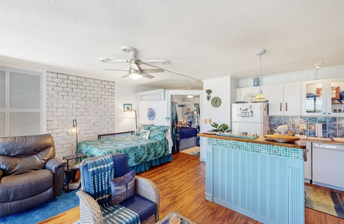 Waikoloa Apartment | Ocean-view studio on golf course with heated pool, pickleball, & washer/dryer