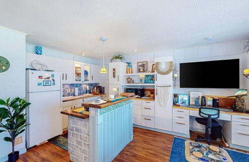Waikoloa Apartment | Ocean-view studio on golf course with heated pool, pickleball, & washer/dryer
