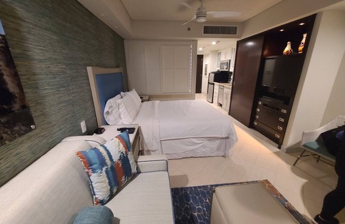 La Isla Resort | Ocean View Studio with Kitchenette
