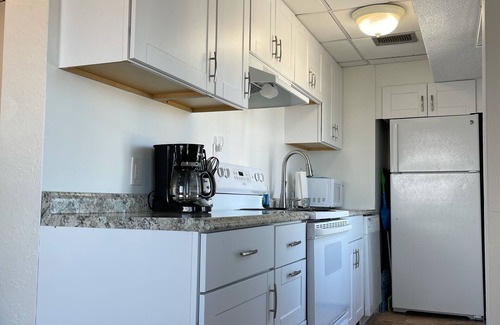 North Ocean City Condo | Ocean View Top Floor, Pool Elevator, steps to the beach Full kitchen, sleeps 4.