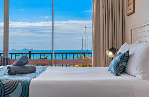 Airlie Beach Apartment | OCEAN VIEWS 10A