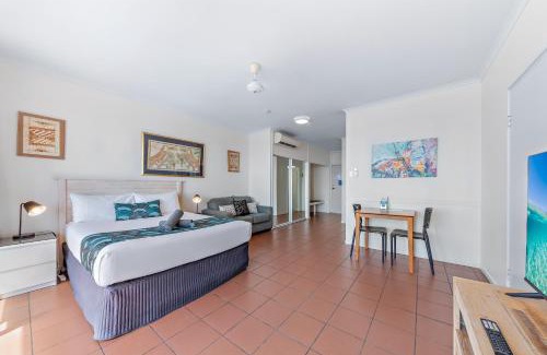 Airlie Beach Apartment | OCEAN VIEWS 10A