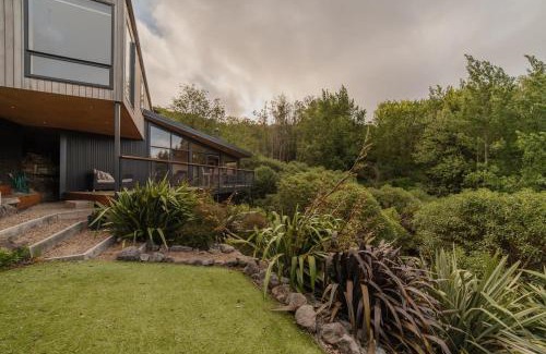 Redcliffs House | Ocean Views at Rapanui Lodge- 4BR Gem with Parking