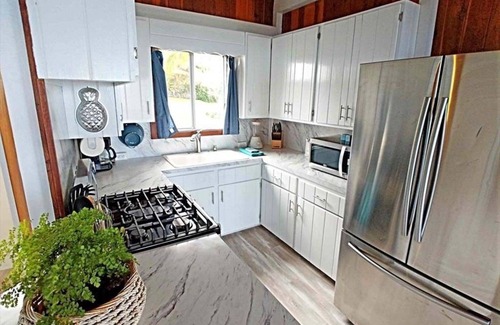 Papa Cottage | Ocean Views from Private Lanai 1 bed/1 bath Cottage on a 100% organic Farm!